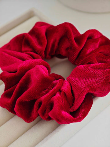 Samt Scrunchie Kirsch Roter weicher Haargummi für Frauen von Lymaja Jewelry 