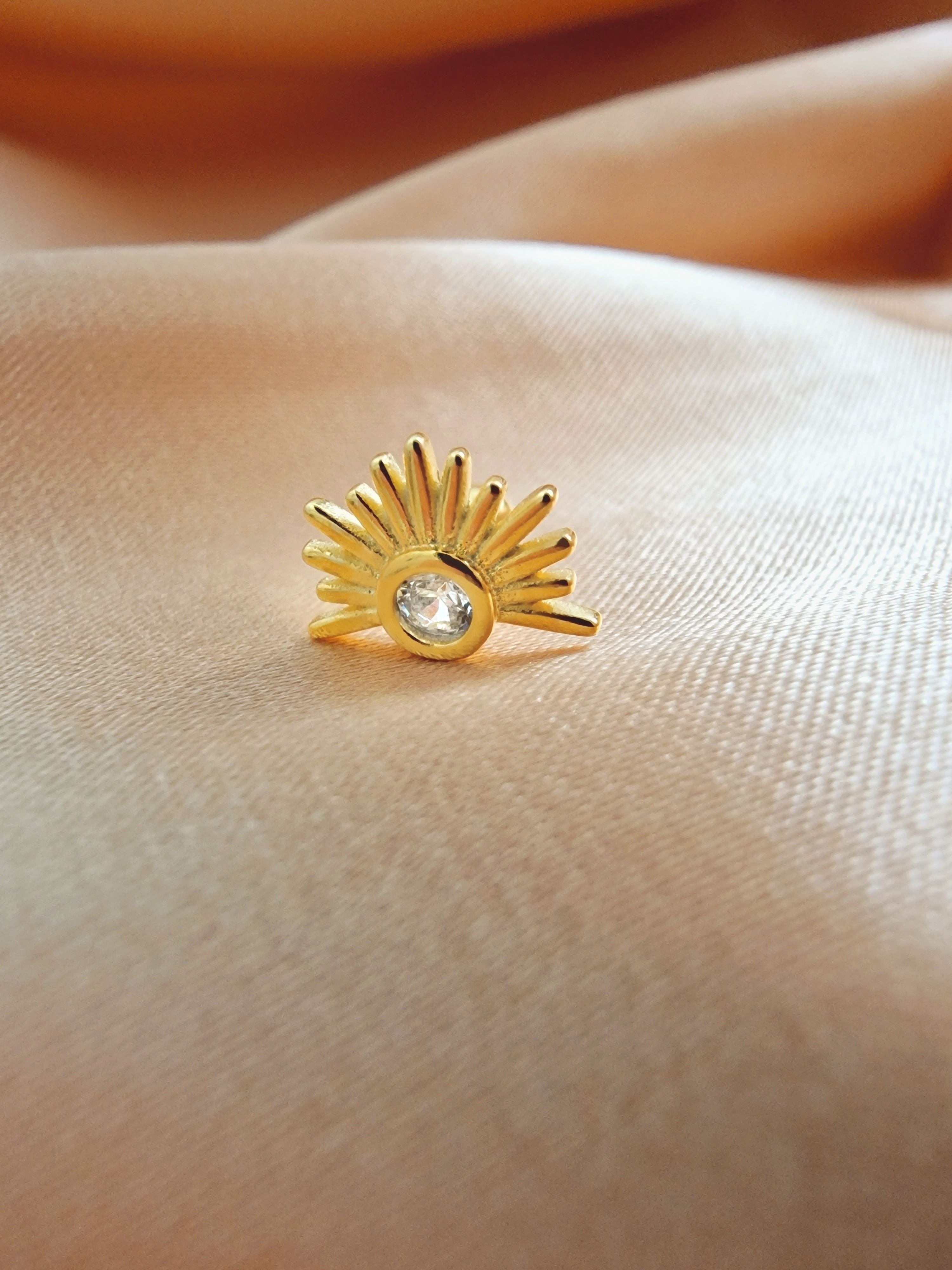 Sonnen Piercing Stern Ohrring mit Strass Zirkon gold Lymaja