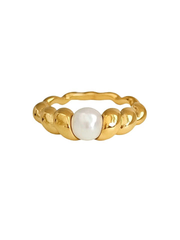 Sweet Pearl Croissant Ring gold mit einer Perle aus 18k Edelstahl von Lymaja Jewelry