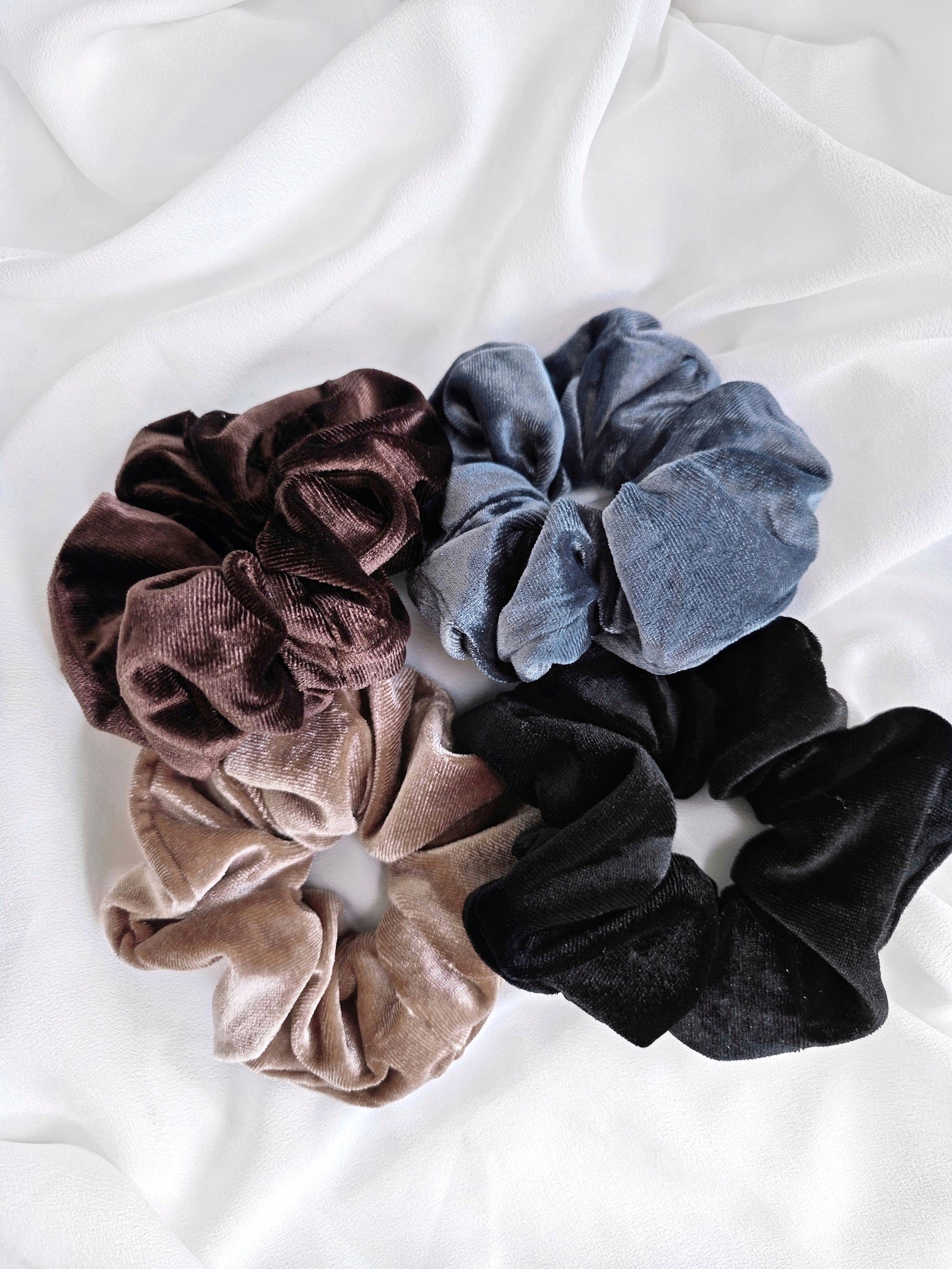 Velvet Samt Scrunchie Haargummi Schwarz Beige Marine Braun von Lymaja