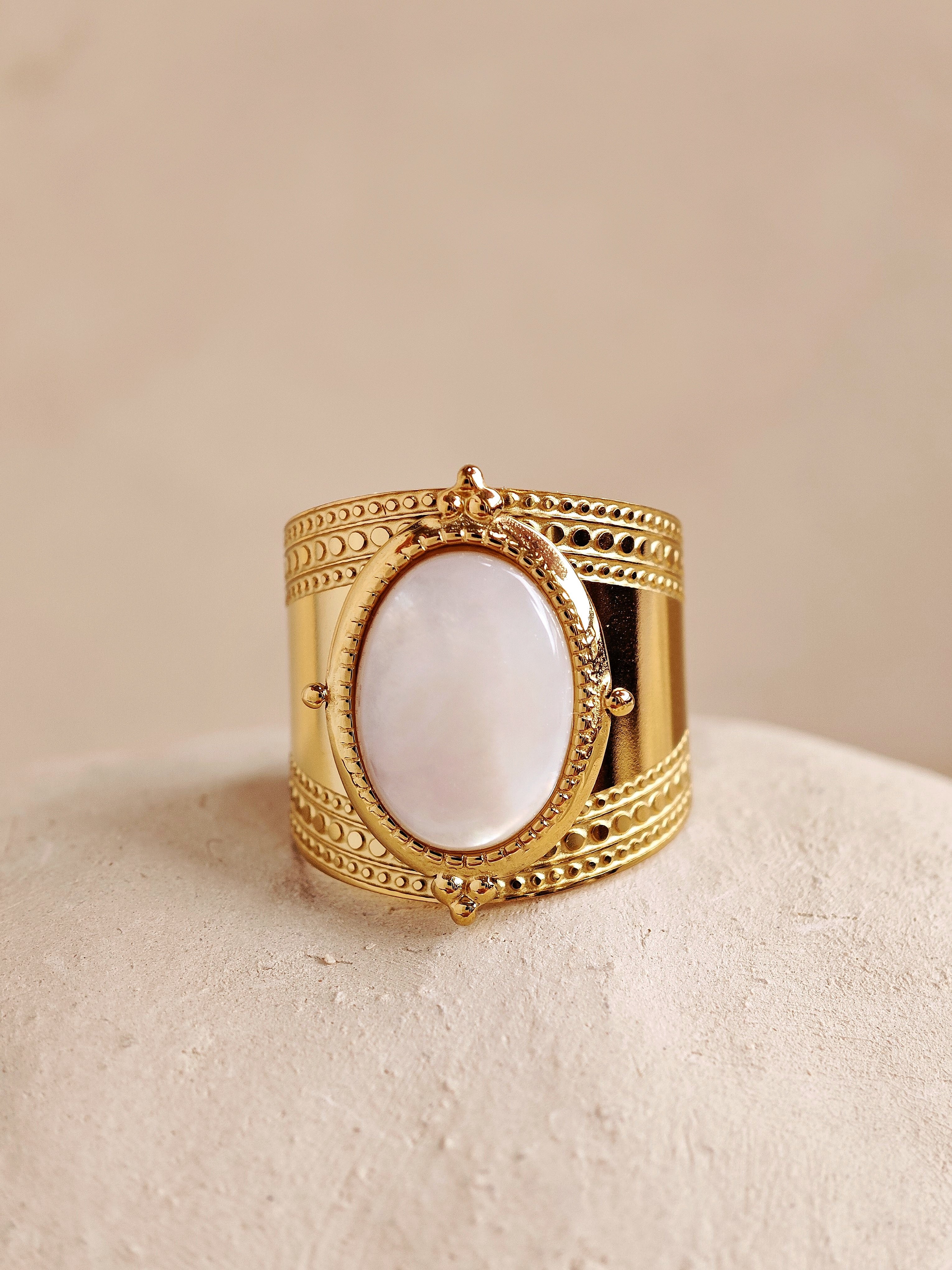 White Orient Ring Lymaja