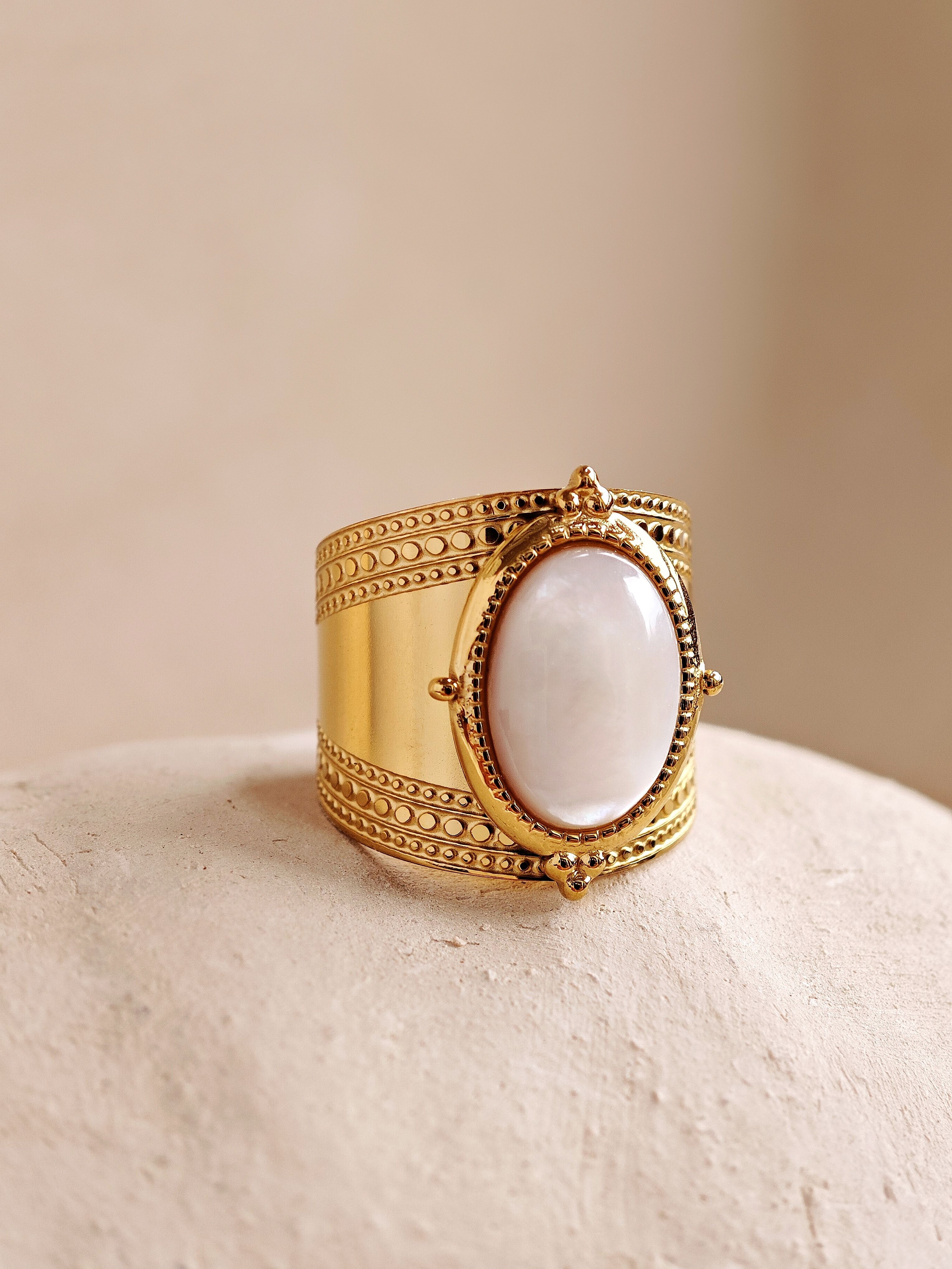 White Orient Ring Lymaja