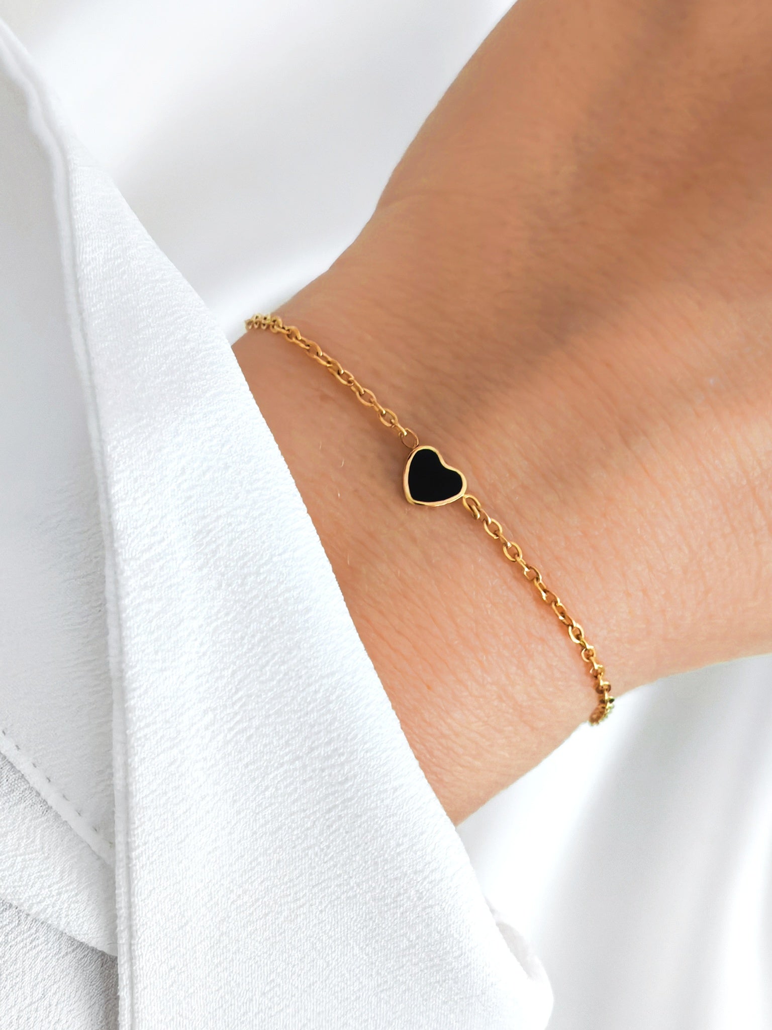 Black Heart Armkette für Damen in Gold mit schwarzem Herz Anhänger aus 316L Edelstahl