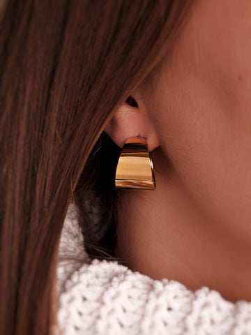 Breite Bold Creolen Ohrring Ohrstecker in gold aus wasserfestem 18k Edelstahl für Frauen von Lymaja Jewerly 
