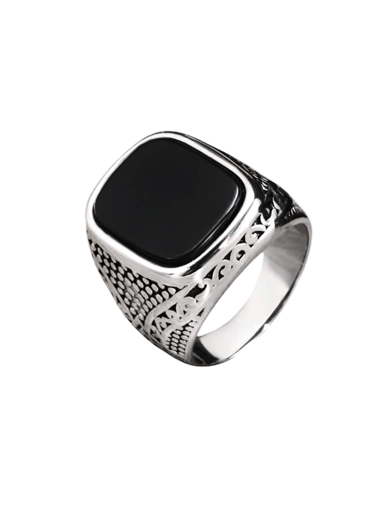 Celtic Onyx Ring mit einem schwarzen Onyx Stein aus Edelstahl in silber für Männer von Lymaja Jewelry 
