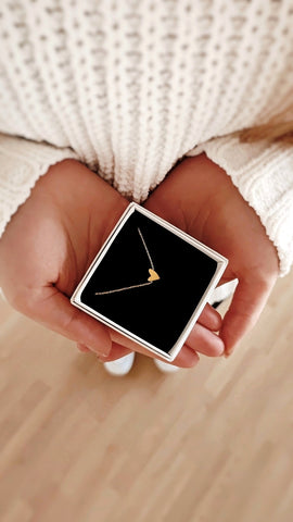 Classy Herz Armkette aus 316L Edelstahl 18K vergoldet, Damenarmband mit Herzanhänger in Gold