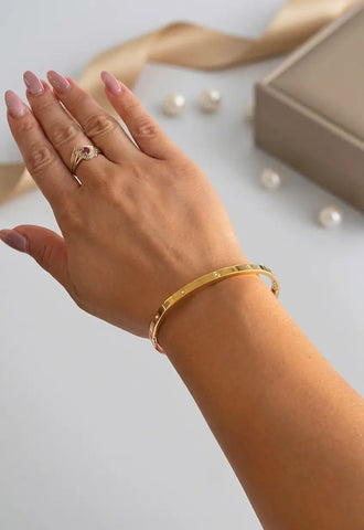 Diamira Zirkon Armreif in Gold mit funkelnden Zirkonsteinen - Lymaja