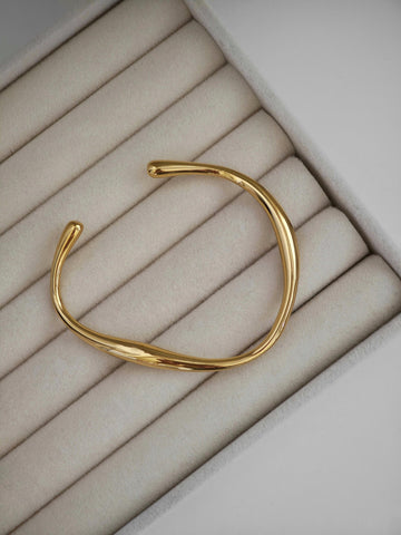 Goldener geometrischer und geschwungener Damen Armreif aus Edelstahl - Lymaja