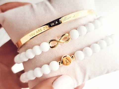 You are one in a Million Armreif in Gold aus 18K vergoldetem 316L Edelstahl mit Spruch Gravur von LYMAJA