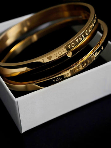 Gold Armreif mit Gravur für Frauen aus Edelstahl von Lymaja Jewelry 