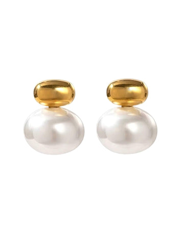 Golden Pearl Ohrringe Gold als Stecker mit einer großen Perlmutt Perle für Frauen von Lymaja Jewelry 