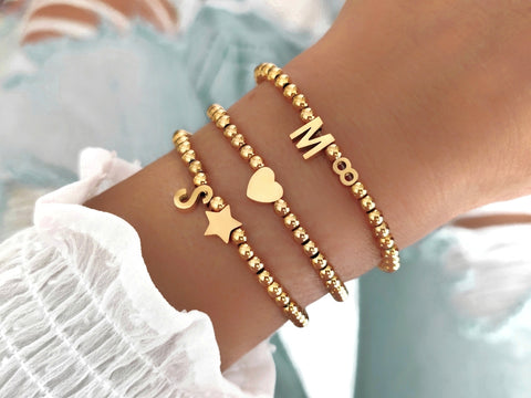 Gold-Perlenarmband aus 18k vergoldetem Edelstahl mit Unendlichkeitszeichen und Wunschbuchstabe.