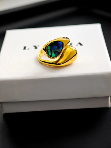 Laguna Pearl Drop Ring in Gold aus 18K vergoldetem 316L Edelstahl von LYMAJA