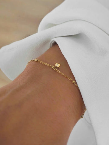 Little Star Armkette mit einem kleinen Zirkon Stern aus Edelstahl 18k vergoldet von Lymaja Jewelry