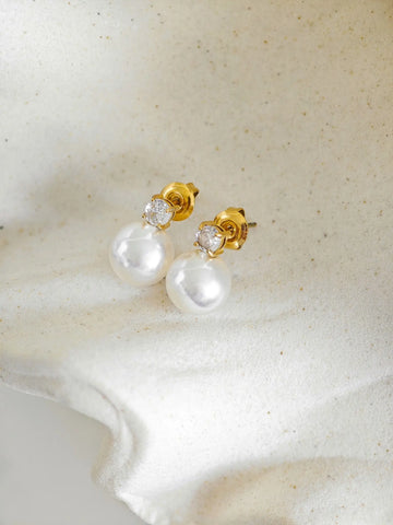 Lumara Pearl Ohrstecker aus vergoldetem Edelstahl mit Perlmutt-Perle und Zirkon 