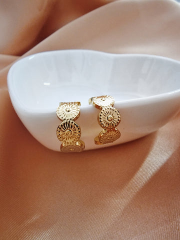 Goldene Statement-Ohrringe mit Sonnenstrahlen-Motiv aus 18k vergoldetem Edelstahl