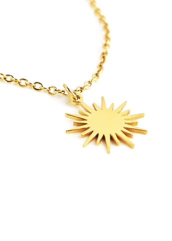 Nerina Sonnen Halskette aus 18K vergoldetem Edelstahl mit Sonnenanhänger, wasserfest & elegant - LYMAJA