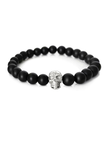 Silberner Totenkopf Perlenarmband für Männer aus schwarzen Onyx Natursteinperlen von Lymaja Jewelry 