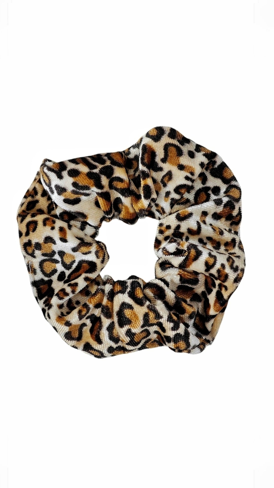 Weicher Samt Scrunchie Haargummi für Frauen mit Leoparden Muster von Lymaja Jewelry 