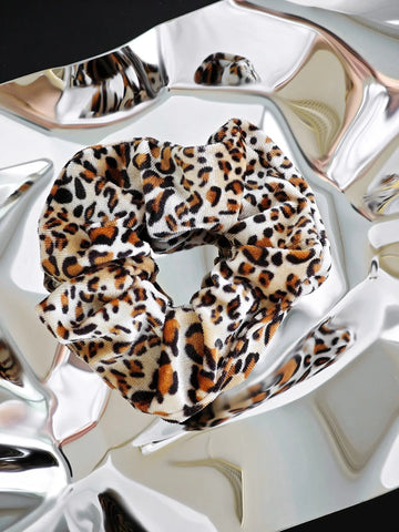Weicher Samt Scrunchie mit wildem Leoparden Muster aus Polyester für Frauen von Lymaja Jewelry 