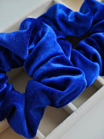 2 Samt Scrunchie Haargummis in Royal Blau