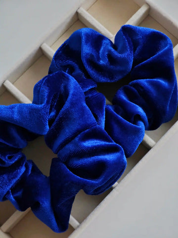 2 Samt Scrunchie Haargummis in Royal Blau