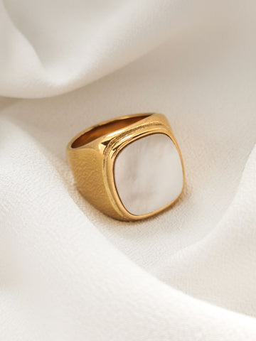 Siegel Ring gold mit einer Muschel Perlmutt Oberfläche 