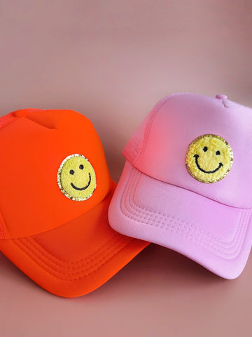 Smiley Cap Pink – Trucker Cap für Damen, mit Glitzer-Smileys in Blau, Gelb, Rosa und Lila individualisierbar - LYMAJA