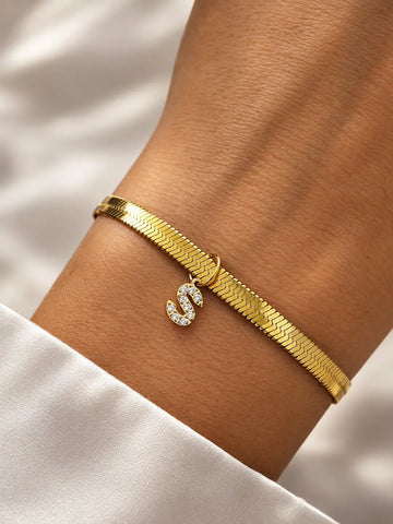 Personalisiertes Spark Letter Snake Armband in Gold mit funkelndem Zirkonia Buchstabe S Anhänger