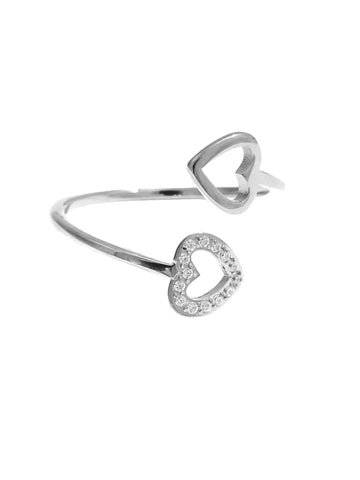 Moderner, offener Wrap-Ring in silber Edelstahl mit zwei Herzen, wovon eines mit funkelnden Zirkona-Steinen besetzt ist.