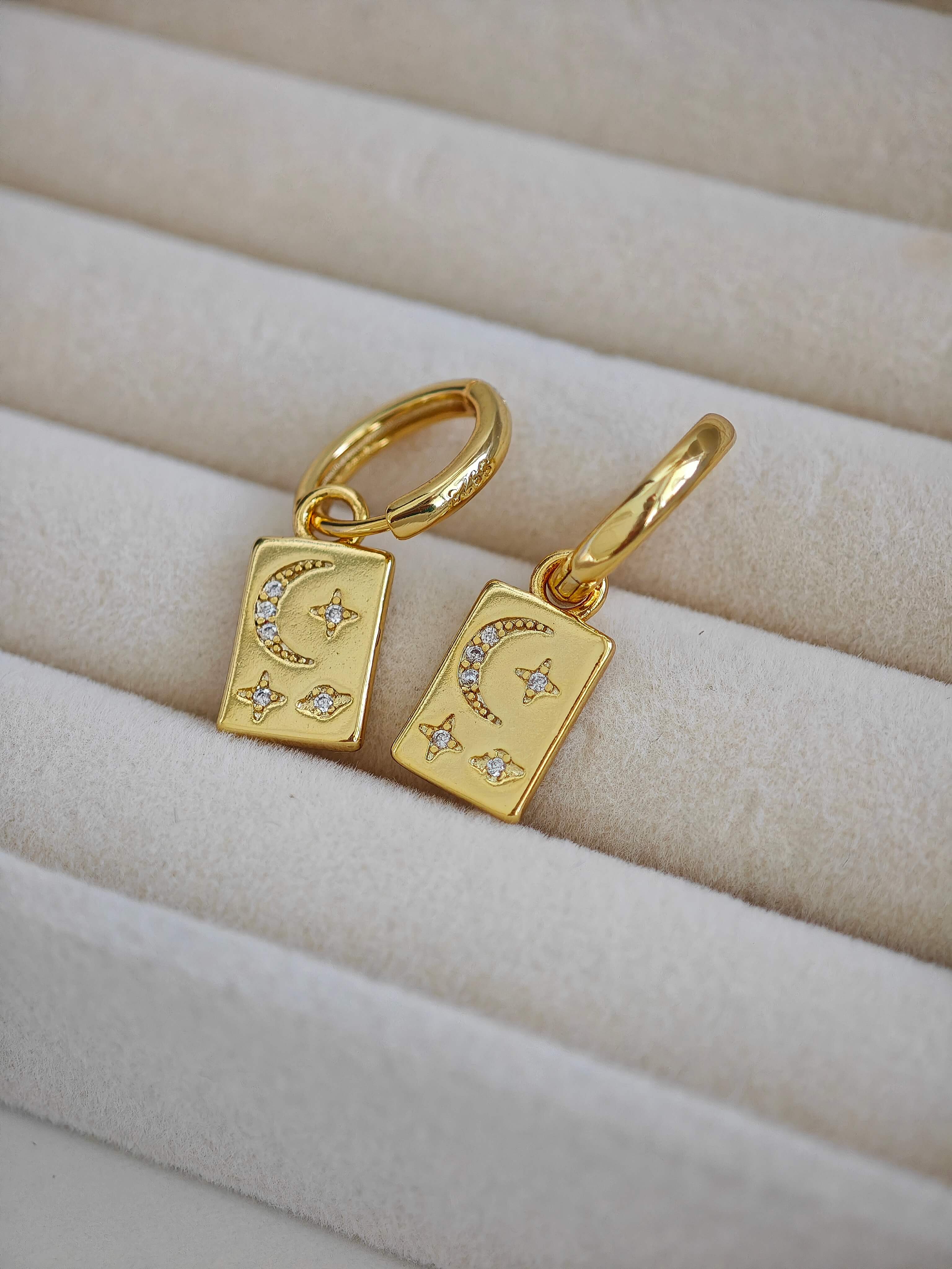 Sparkling Nights Ohrringe – 18K vergoldet, 925 Silber, Mond und Sterne mit Zirkonia - LYMAJA