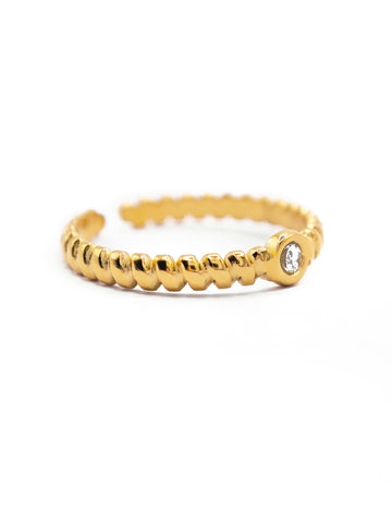 Sparkling Twist Ring in Gold aus 18k vergoldetem Edelstahl mit funkelndem Cubic Zirkonia Stein verstellbar