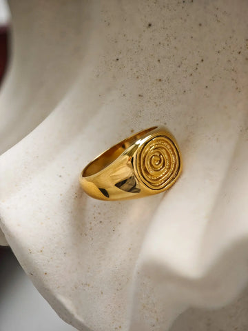 Spirit Ring in Gold aus 18K vergoldetem 316L Edelstahl als Spirale Siegelring