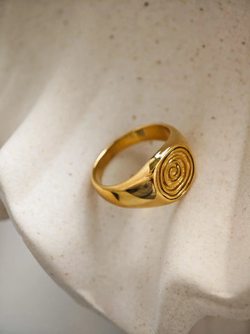 Spirit Ring in Gold aus 18K vergoldetem 316L Edelstahl als Spirale Siegelring
