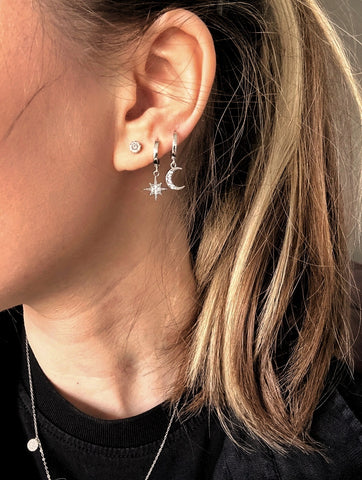 Starlight Hoops – Huggie-Creolen aus 925 Sterling Silber mit Stern-Anhänger & Zirkonia - LYMAJA