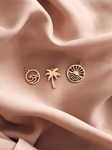 Charms aus Edelstahl in Gold mit graviertem Palmen, Sonnen- und Wellenmotiv, glänzend poliert - LYMAJA