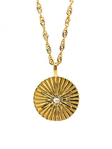 Goldene Edelstahl Halskette mit einem Sonnen Anhänger und Zirkon-Stein in der Mitte